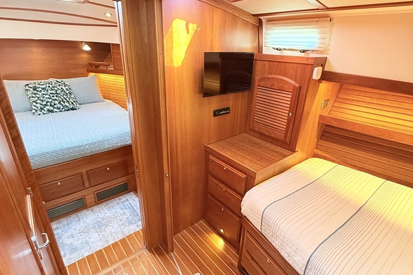 OFF PISTE 42ft Sabre Yacht For Sale