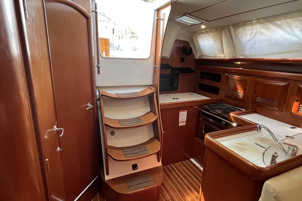 Paloma 39ft Beneteau Yacht For Sale