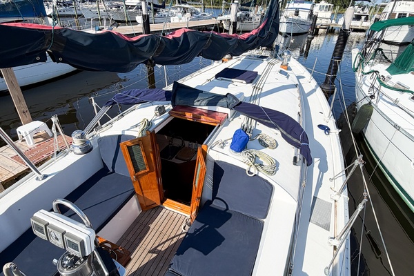 33ft Nonsuch Yacht For Sale