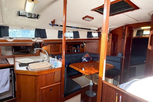 33ft Nonsuch Yacht For Sale