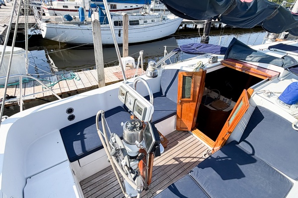 33ft Nonsuch Yacht For Sale
