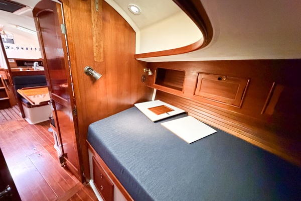 33ft Nonsuch Yacht For Sale