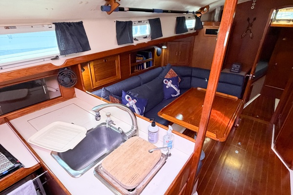 33ft Nonsuch Yacht For Sale