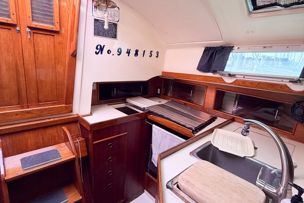 33ft Nonsuch Yacht For Sale