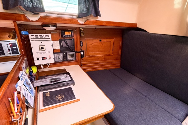 33ft Nonsuch Yacht For Sale