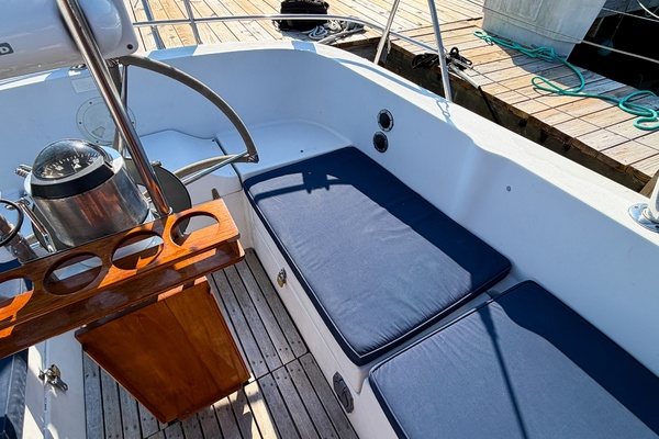 33ft Nonsuch Yacht For Sale