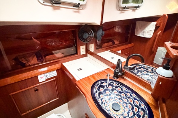 33ft Nonsuch Yacht For Sale