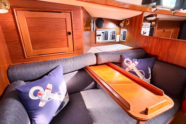 33ft Nonsuch Yacht For Sale