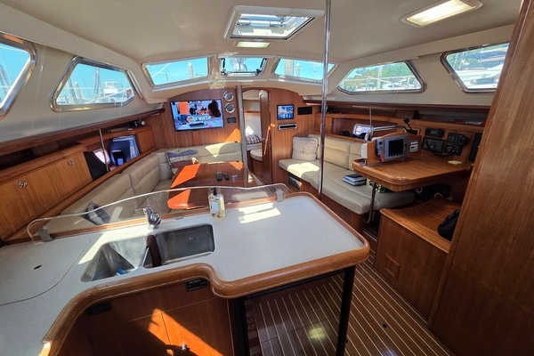 Pure Sterling 44ft Hunter Yacht For Sale