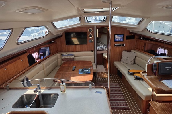 Pure Sterling 44ft Hunter Yacht For Sale