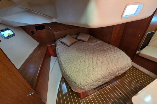 Pure Sterling 44ft Hunter Yacht For Sale