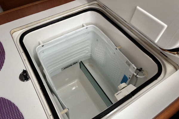 39ft Beneteau Yacht For Sale