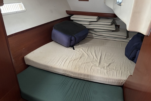 39ft Beneteau Yacht For Sale