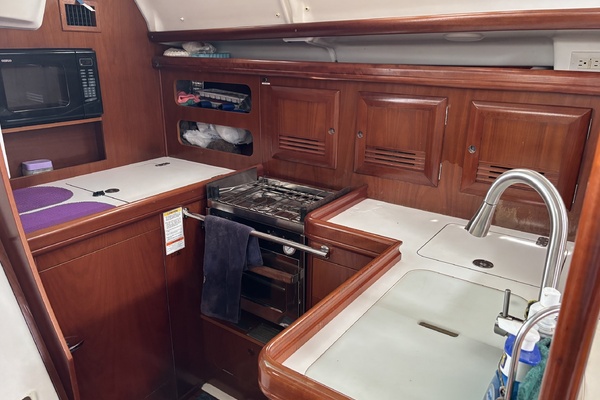 39ft Beneteau Yacht For Sale