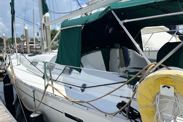 39ft Beneteau Yacht For Sale