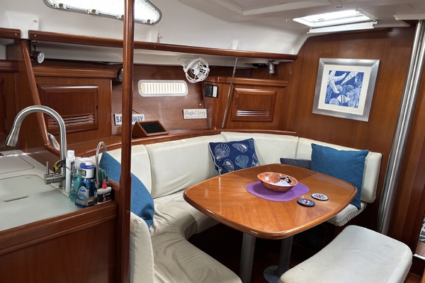 39ft Beneteau Yacht For Sale