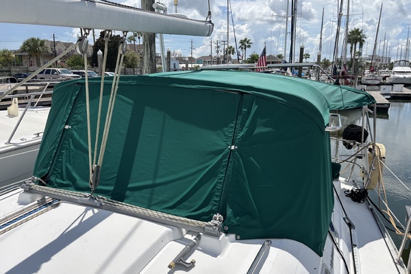 39ft Beneteau Yacht For Sale