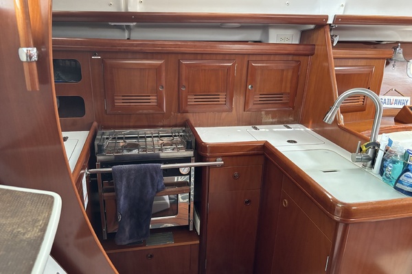 39ft Beneteau Yacht For Sale