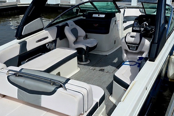 27ft Chaparral Yacht For Sale