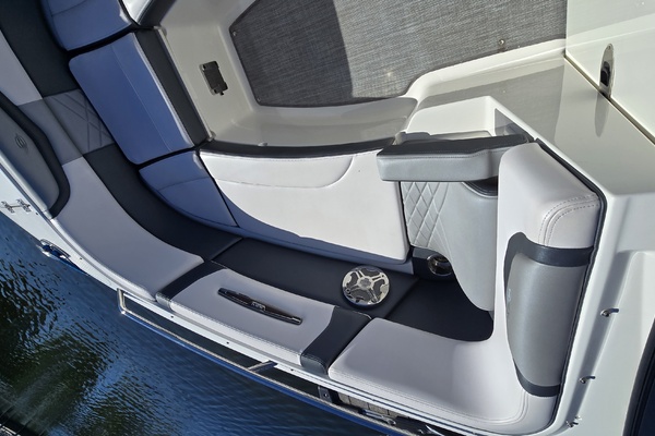 27ft Chaparral Yacht For Sale
