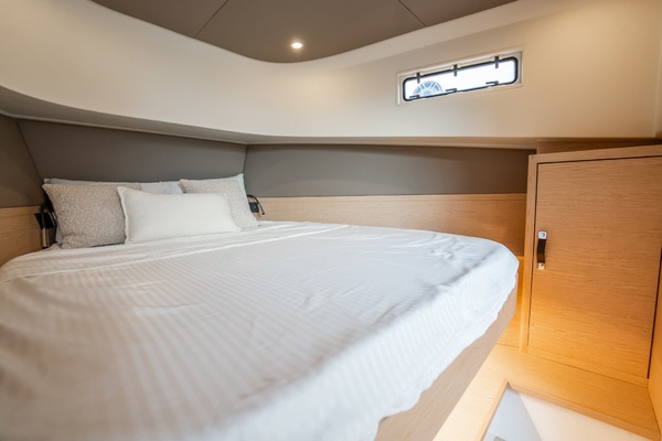 40ft Solaris Yacht For Sale