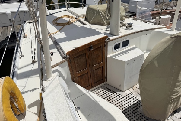LONG SHOT 41ft Islander Yacht For Sale