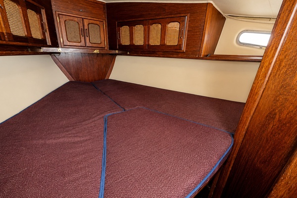 LONG SHOT 41ft Islander Yacht For Sale