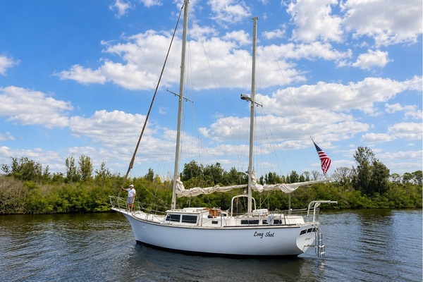 LONG SHOT 41ft Islander Yacht For Sale