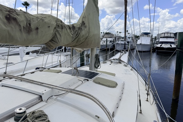 LONG SHOT 41ft Islander Yacht For Sale