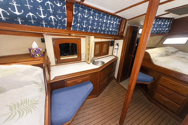 LONG SHOT 41ft Islander Yacht For Sale