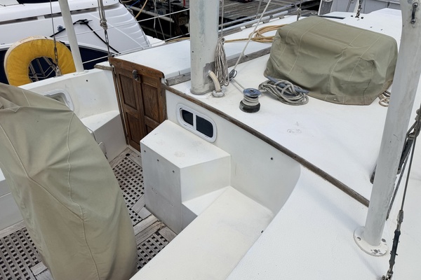 LONG SHOT 41ft Islander Yacht For Sale