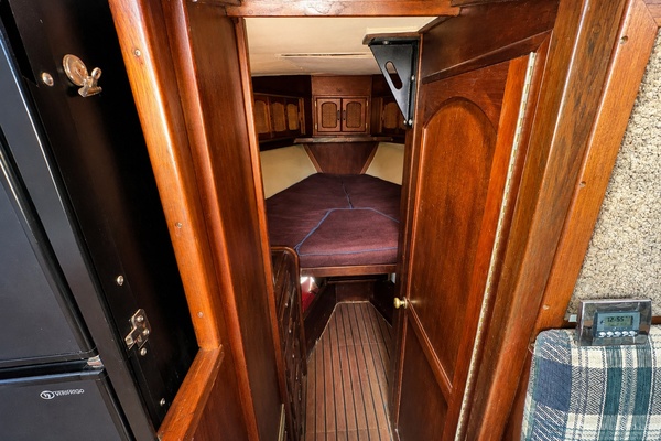 LONG SHOT 41ft Islander Yacht For Sale