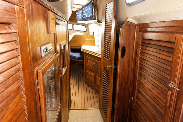 LONG SHOT 41ft Islander Yacht For Sale