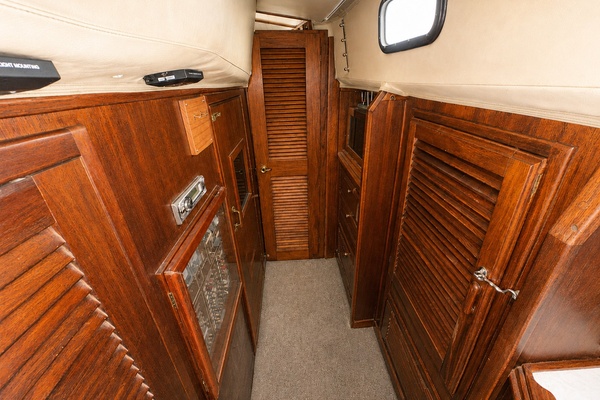LONG SHOT 41ft Islander Yacht For Sale