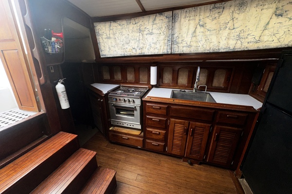 LONG SHOT 41ft Islander Yacht For Sale