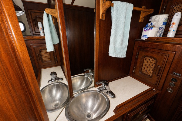 LONG SHOT 41ft Islander Yacht For Sale