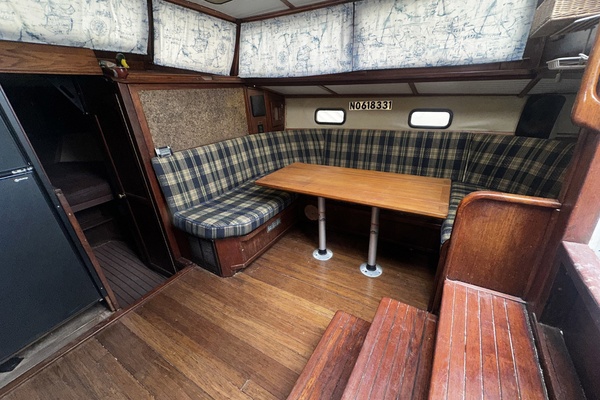 LONG SHOT 41ft Islander Yacht For Sale