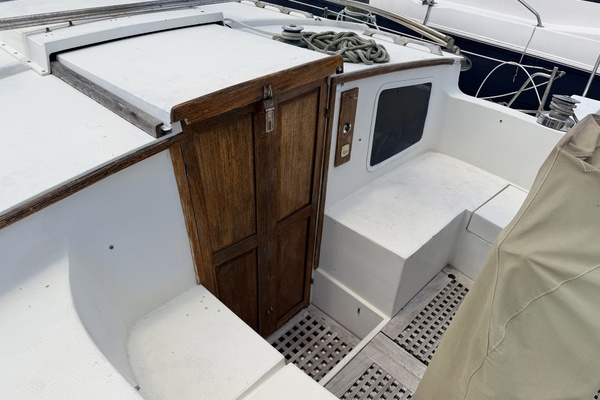 LONG SHOT 41ft Islander Yacht For Sale