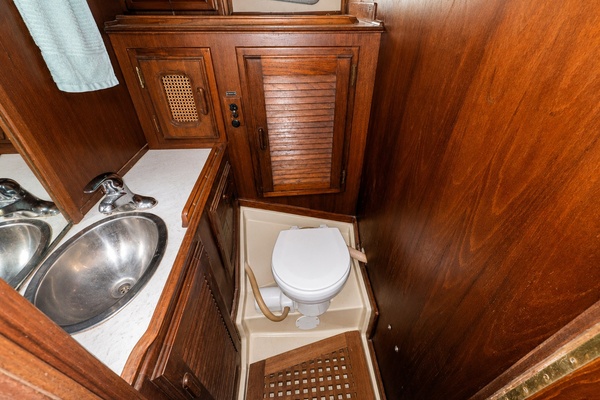 LONG SHOT 41ft Islander Yacht For Sale