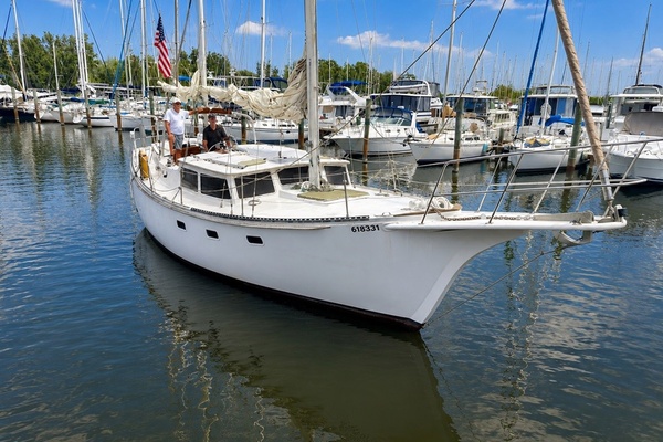 LONG SHOT 41ft Islander Yacht For Sale
