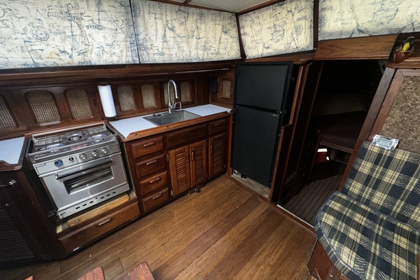 LONG SHOT 41ft Islander Yacht For Sale