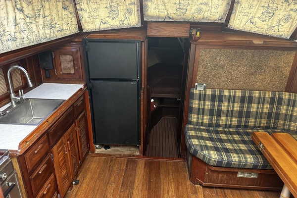 LONG SHOT 41ft Islander Yacht For Sale
