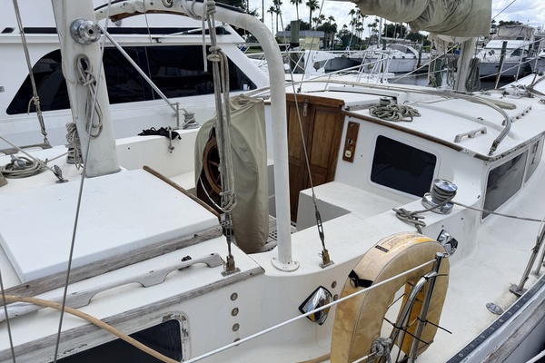 LONG SHOT 41ft Islander Yacht For Sale