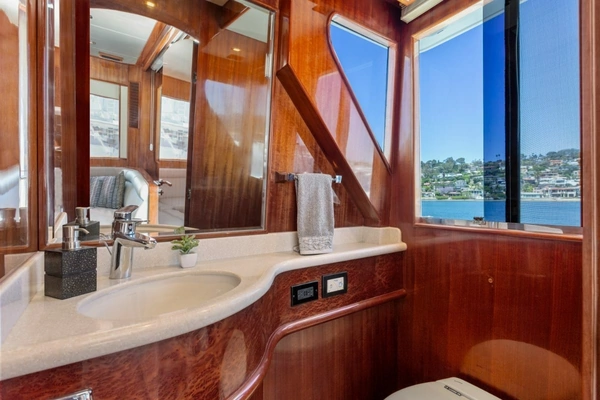 Hampton 760 Sky Lounge Motor Yachts Yacht For Sale