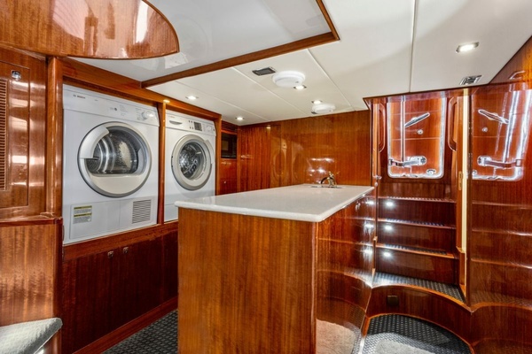 2014Hampton 76 ft 760 Sky Lounge Motor Yachts   TIGER LILLI