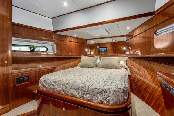 Hampton 760 Sky Lounge Motor Yachts Yacht For Sale