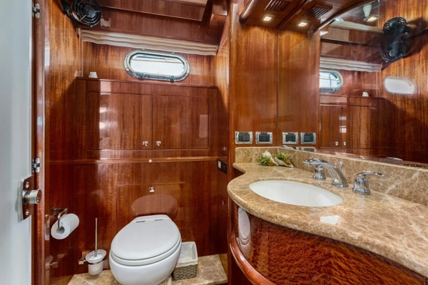 Hampton 760 Sky Lounge Motor Yachts Yacht For Sale
