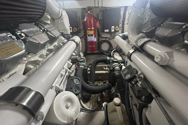 Sea Ray 550 SEDAN BRIDGE Yacht For Sale
