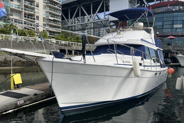 32-ft-Bayliner-1987-3270 Motoryacht- Vancouver British Columbia Canada  yacht for sale