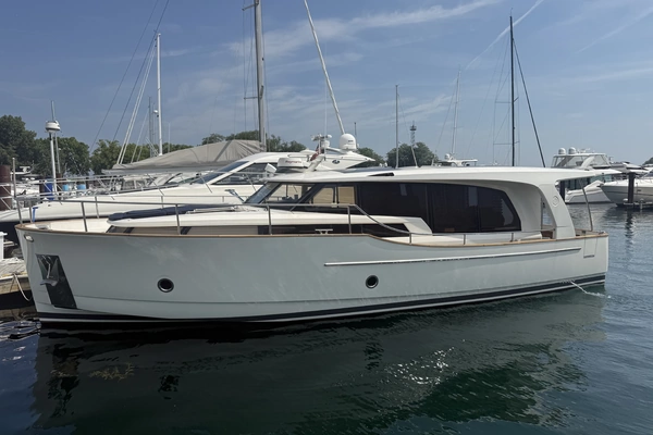40-ft-Greenline-2021-40 Hybrid-Nora J Chicago Illinois United States  yacht for sale